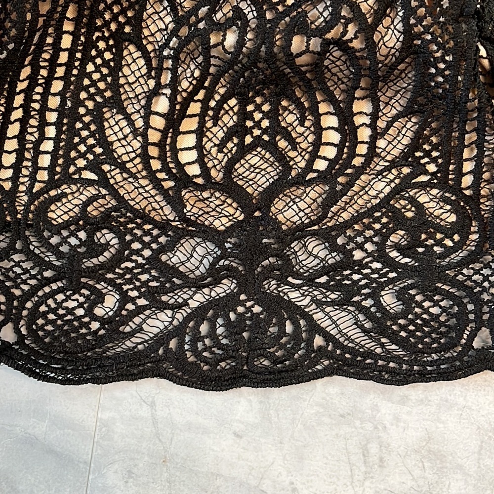 Francesca‘s Black/tan Halter Crop Top GUC Size M - Picture 4 of 6